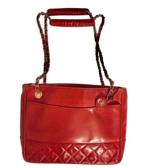 CHANEL Red Shoulder Bag with Timeless Elegance - Picture 4 of 16